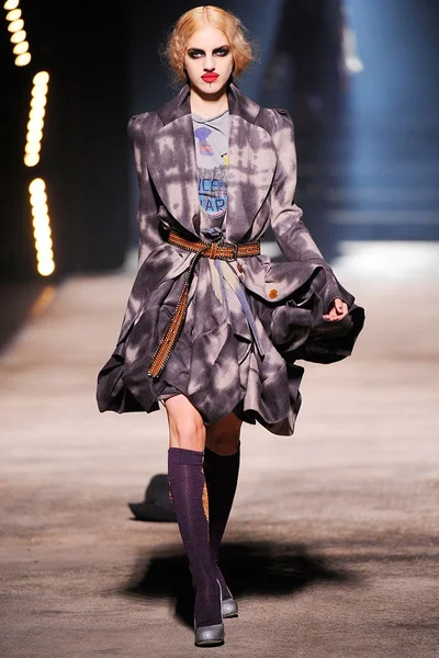 Look 32